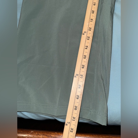 NWT Offline by Aerie Green Chill Moves Cargo Pants in size S Green - Picture 3 of 6